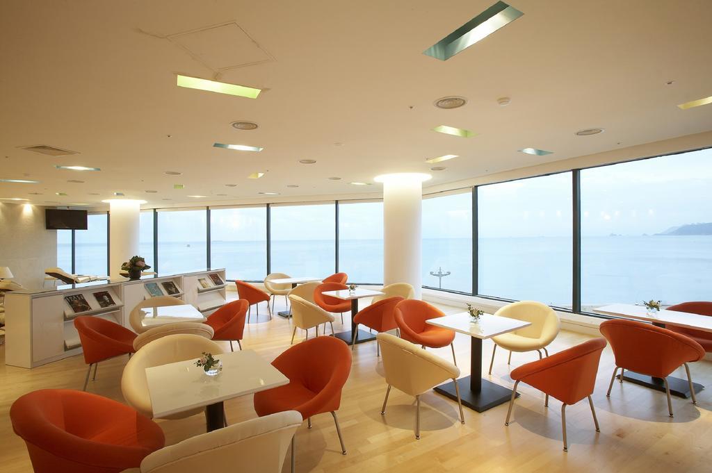 Grand Josun Busan Bagian luar foto The lounge at the airport